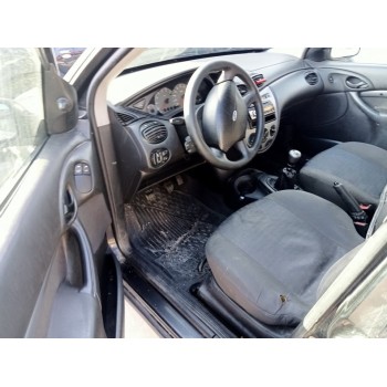 ford focus berlina (cak) del año 2000