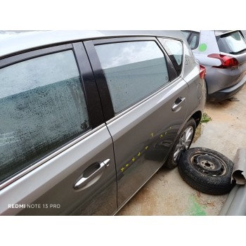 Recambio de puerta trasera izquierda para toyota auris active referencia OEM IAM 6700402380  