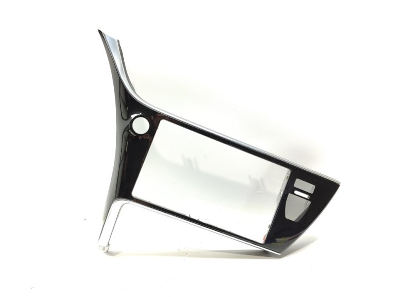 Recambio de moldura para toyota auris hybrid business referencia OEM IAM 5540502870  
