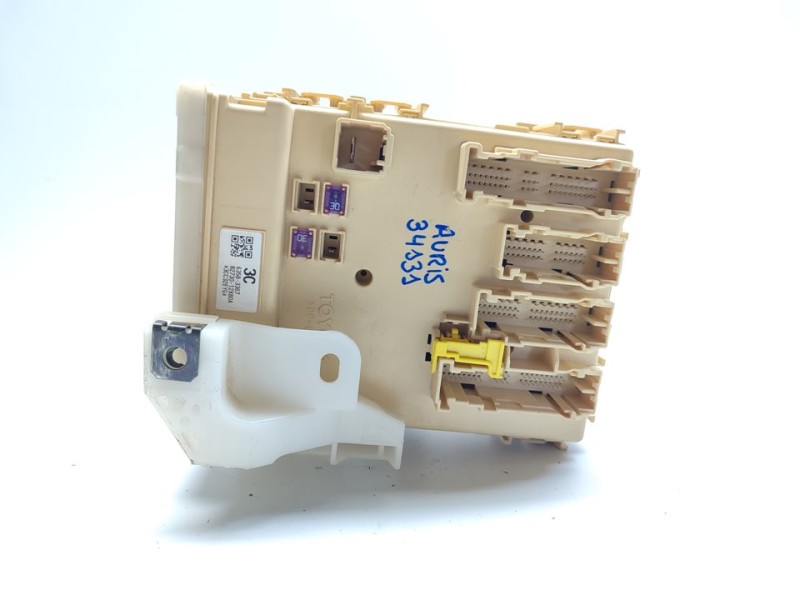 Recambio de caja reles / fusibles para toyota auris active referencia OEM IAM 8273012X80A  