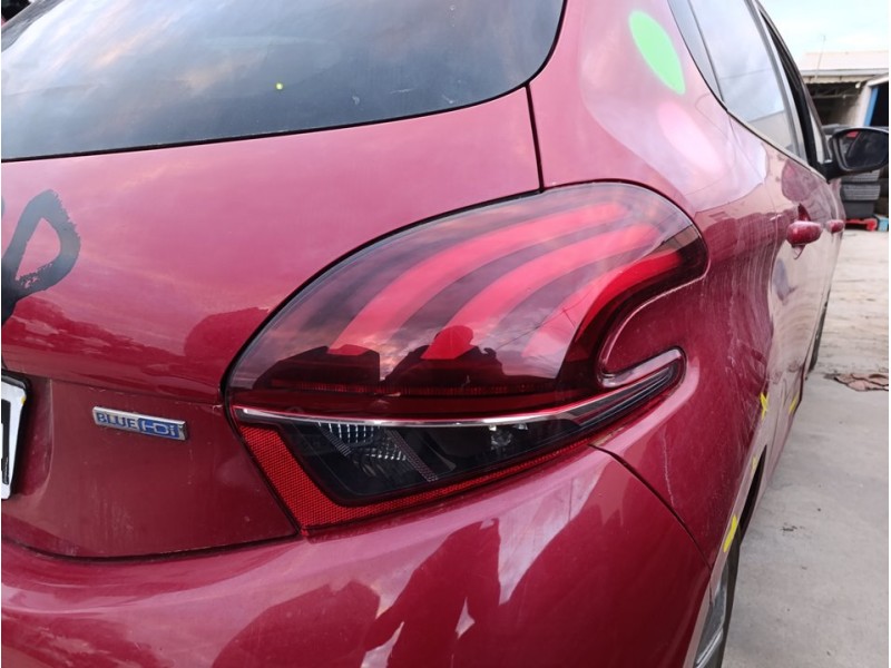 Recambio de piloto trasero derecho para peugeot 208 active referencia OEM IAM 9810430580  