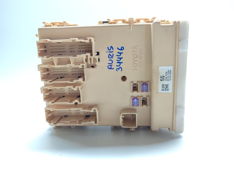 Recambio de caja reles / fusibles para toyota auris hybrid business referencia OEM IAM 8273012X81  