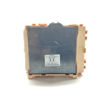Recambio de caja reles / fusibles para toyota auris hybrid business referencia OEM IAM 8273012X81  