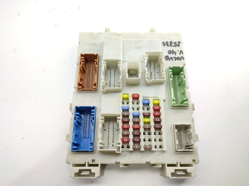 Recambio de caja reles / fusibles para volvo v40 básico referencia OEM IAM 31394964  