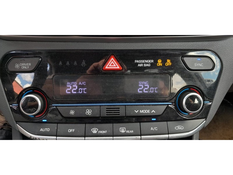 Recambio de mando climatizador para hyundai ioniq hybrid referencia OEM IAM 97250G2050MBI  