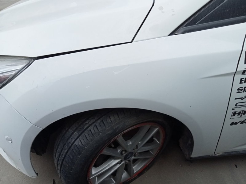 Recambio de aleta delantera izquierda para ford focus lim. trend referencia OEM IAM PBM51A16009AG  