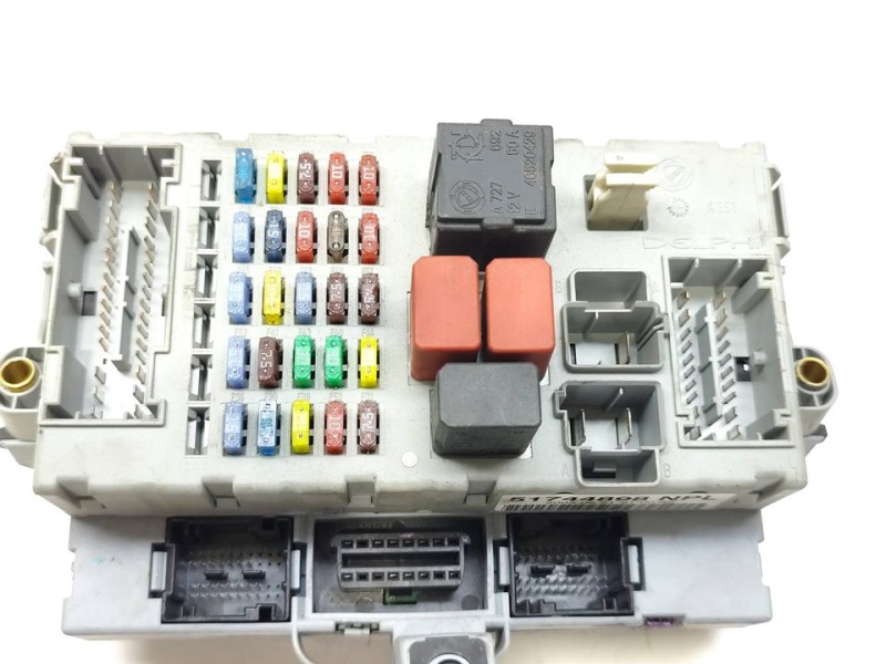 Recambio de caja reles / fusibles para fiat grande punto van (299) active referencia OEM IAM 51744898  