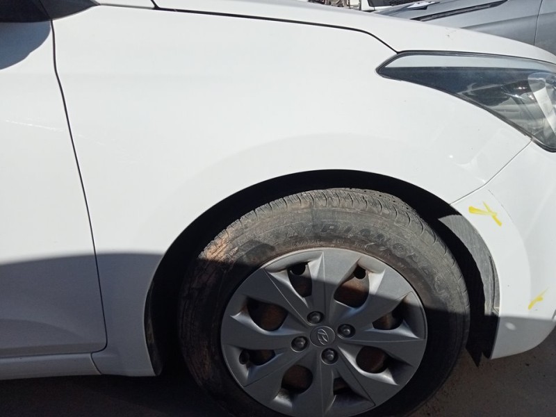 Recambio de aleta delantera derecha para hyundai i20 essence referencia OEM IAM 66321C8000  