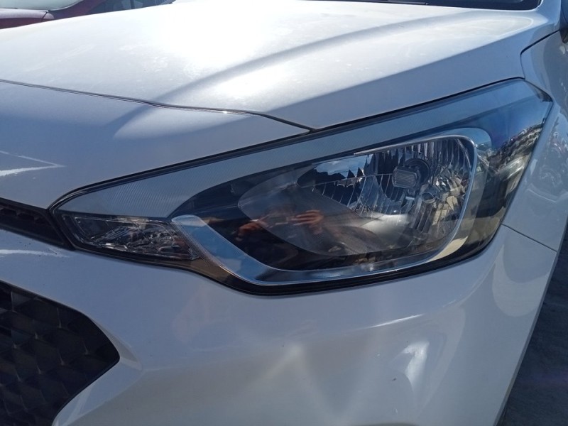Recambio de faro izquierdo para hyundai i20 essence referencia OEM IAM 92101C8000  