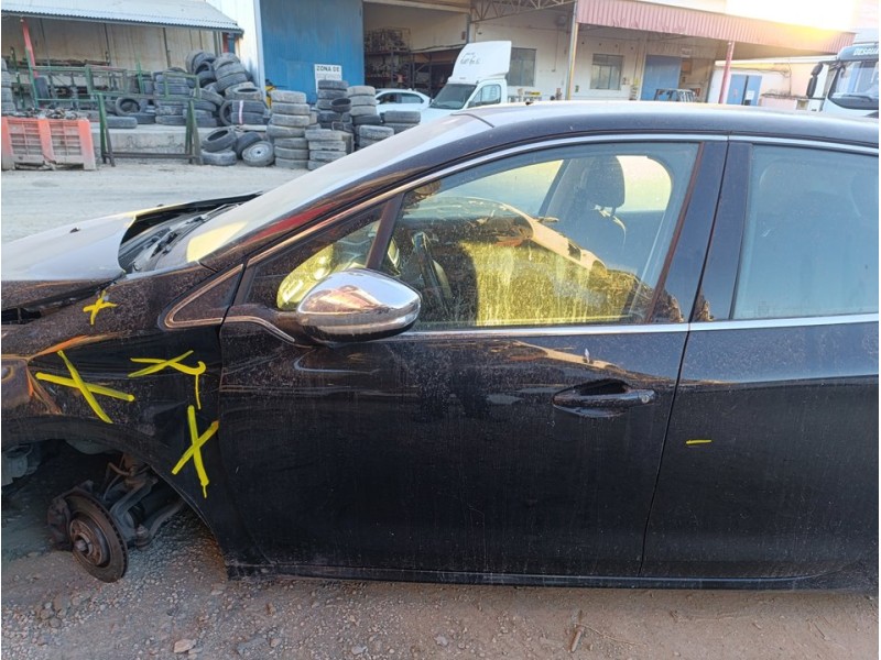 Recambio de puerta delantera izquierda para peugeot 208 allure referencia OEM IAM 9807820780  