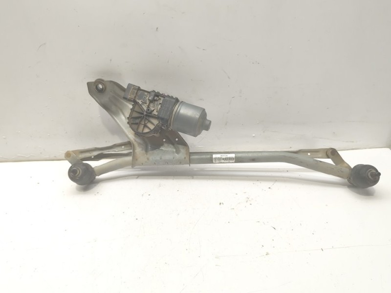 Recambio de motor limpia delantero para dacia duster ambiance 4x4 referencia OEM IAM 0390241544  