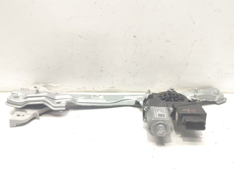 Recambio de elevalunas delantero izquierdo para hyundai kona style 2wd referencia OEM IAM 82401J9010  