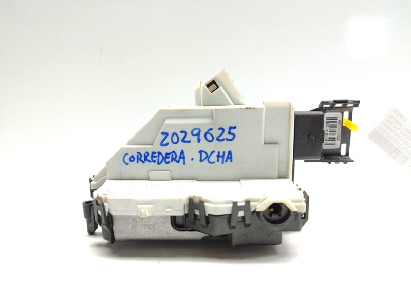 Recambio de cerradura puerta lateral derecha para peugeot partner kombi outdoor referencia OEM IAM 828423  