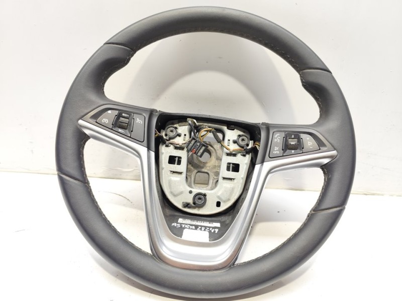 Recambio de volante para opel astra j sports tourer cosmo referencia OEM IAM 13351021  