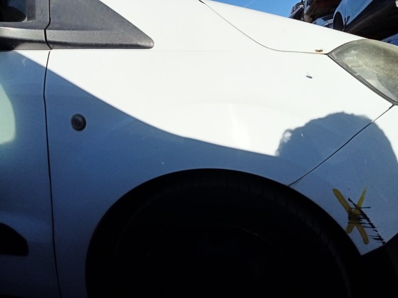 Recambio de aleta delantera derecha para ford transit courier trend referencia OEM IAM PET76A16015AG  