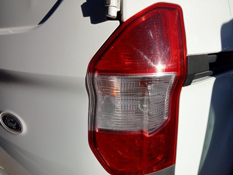 Recambio de piloto trasero derecho para ford transit courier trend referencia OEM IAM ET7613404AF  