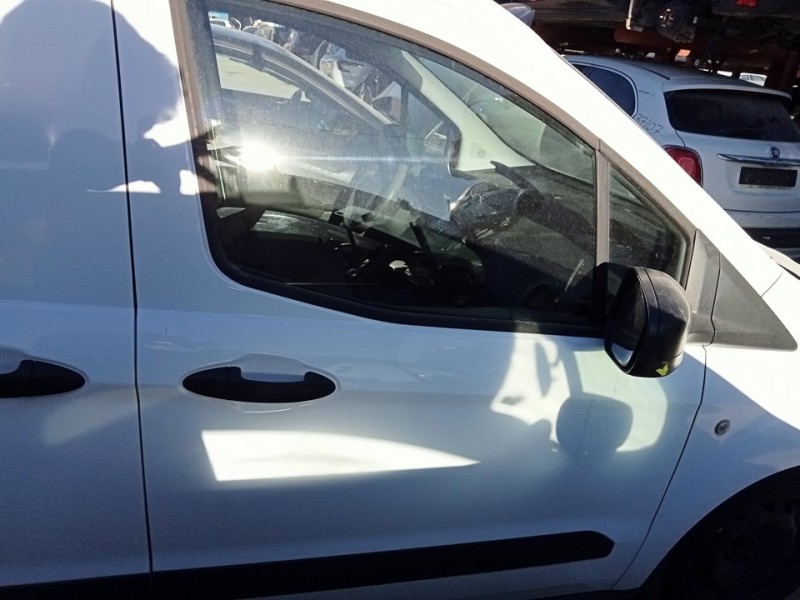 Recambio de puerta delantera derecha para ford transit courier trend referencia OEM IAM PET76A20124BP  