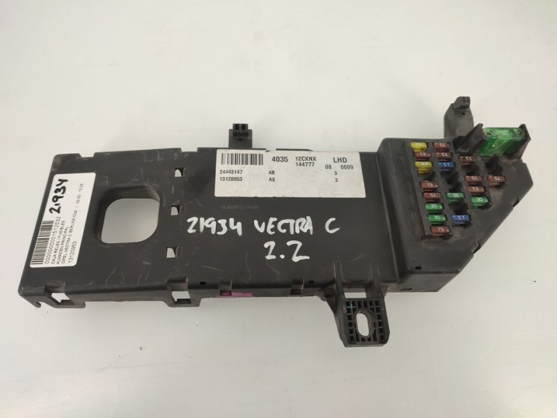 Recambio de caja reles / fusibles para opel vectra c berlina club referencia OEM IAM 13120953  