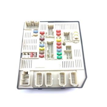 Recambio de caja reles / fusibles para renault laguna iii referencia OEM IAM 284B60012RA  