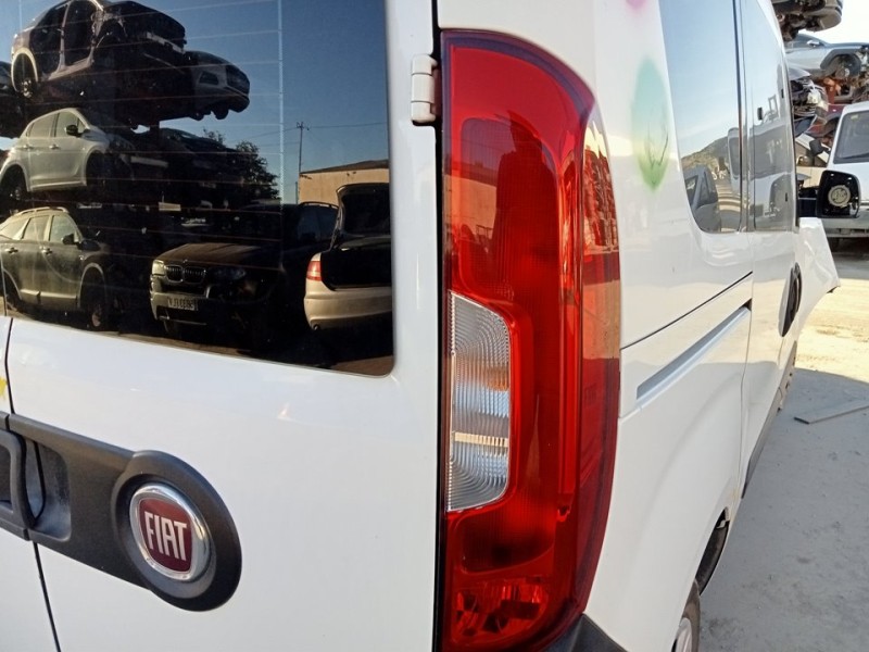 Recambio de piloto trasero derecho para fiat doblo ii (152) pop referencia OEM IAM   