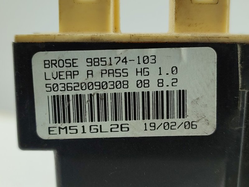 Recambio de motor elevalunas delantero derecho para bmw serie 3 berlina (e46) 320d referencia OEM IAM 985174103  