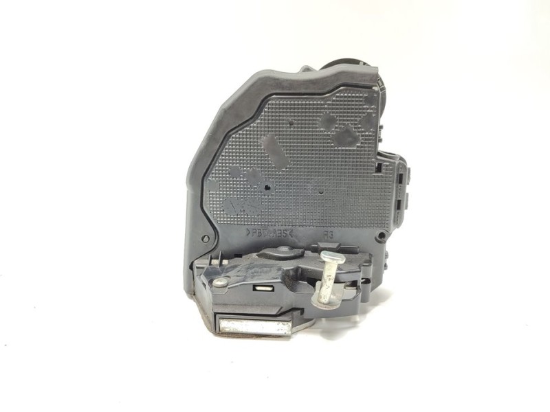 Recambio de cerradura puerta trasera derecha para lexus ct 200h referencia OEM IAM 6905033131  