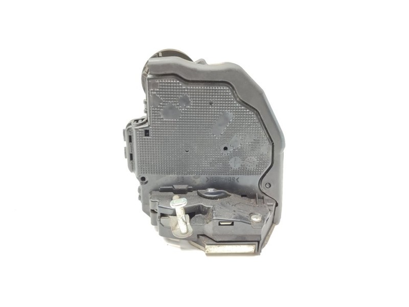 Recambio de cerradura puerta trasera izquierda para lexus ct 200h referencia OEM IAM 6906033131  