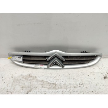 Recambio de rejilla delantera para citroën saxo 1.5 d furio referencia OEM IAM 9636012980  