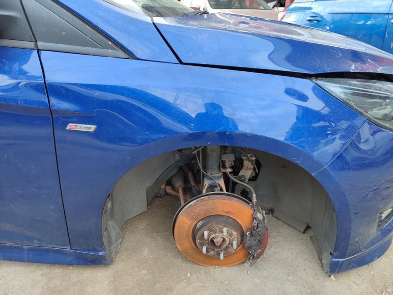 Recambio de aleta delantera derecha para ford focus lim. st-line referencia OEM IAM 2171302  