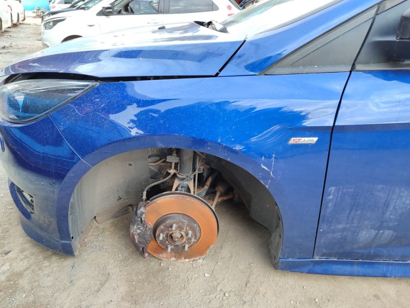 Recambio de aleta delantera izquierda para ford focus lim. st-line referencia OEM IAM PBM51A16009AG  