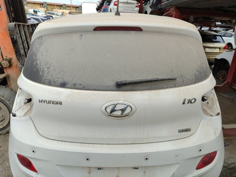 Recambio de porton trasero para hyundai i10 black line referencia OEM IAM 73700B9030  