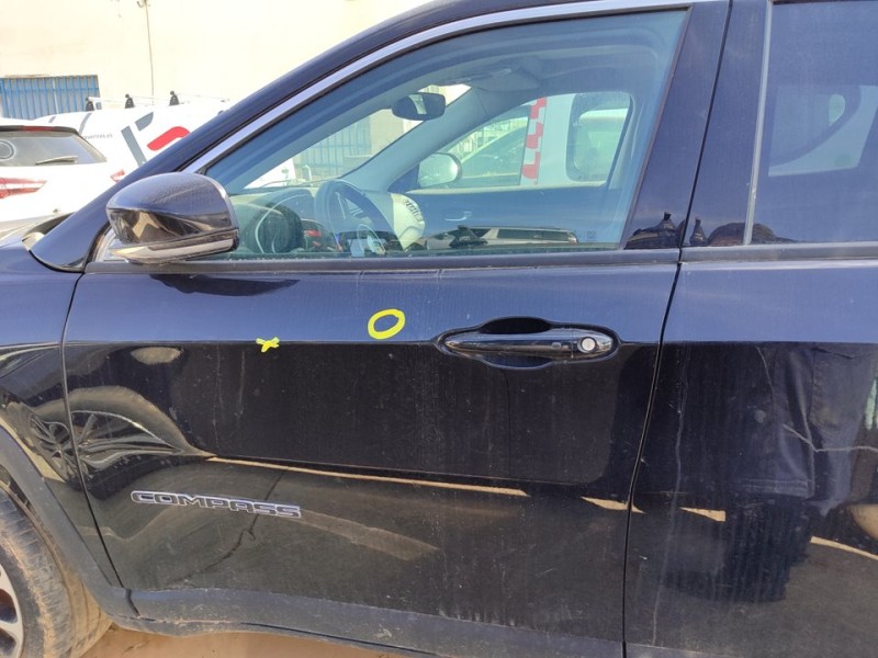 Recambio de puerta delantera izquierda para jeep compass ii limited 4x2 referencia OEM IAM 52243921  