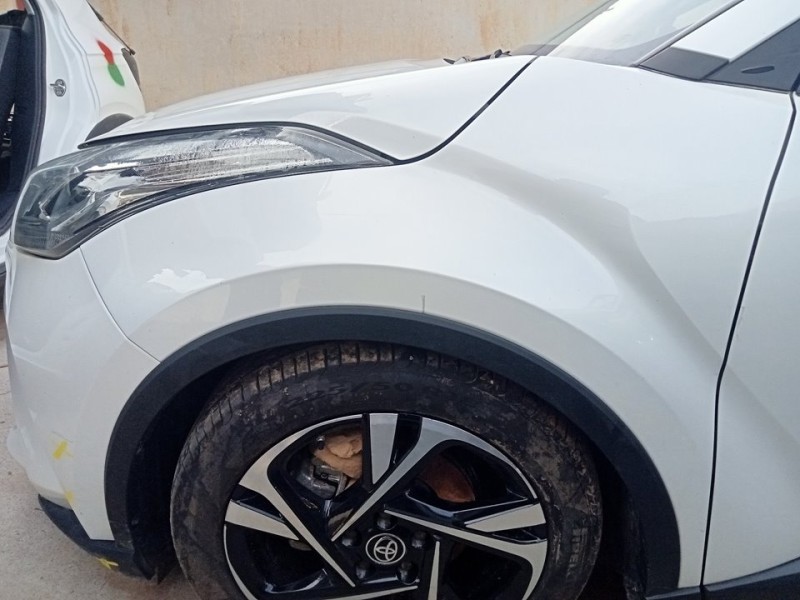 Recambio de aleta delantera izquierda para toyota c-hr hybrid active referencia OEM IAM 53802F4010  