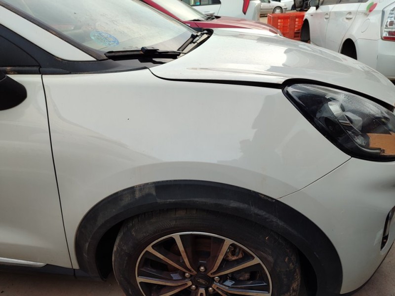 Recambio de aleta delantera derecha para ford puma hybrid titanium design referencia OEM IAM 2407088  