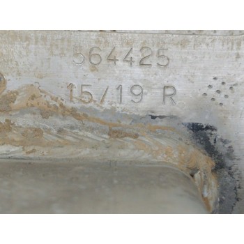 Recambio de travesaño inferior para peugeot 5008 allure referencia OEM IAM 9822100180  