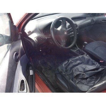 peugeot 206 berlina del año 2001