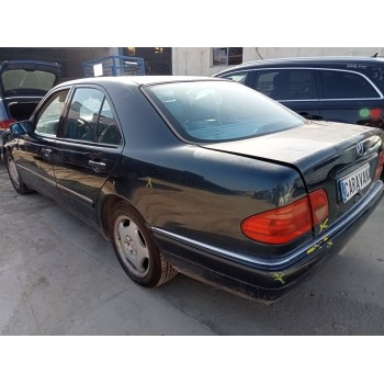 mercedes-benz clase e (w210) berlina del año 1999