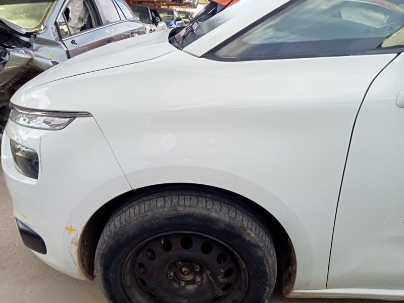 Recambio de aleta delantera izquierda para citroën c4 picasso attraction referencia OEM IAM 1612021980  