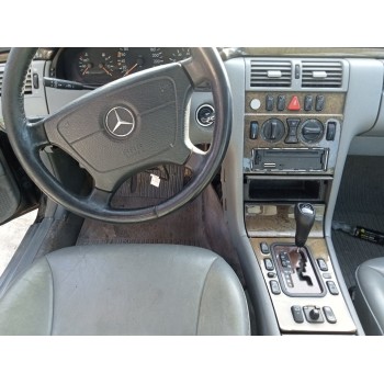 mercedes-benz clase e (w210) berlina del año 1999