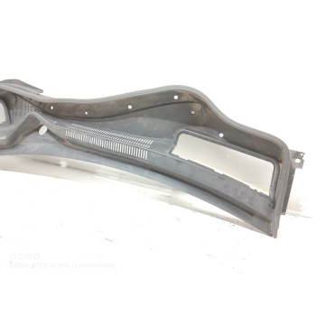 Recambio de moldura para maserati levante diesel referencia OEM IAM 670040250  