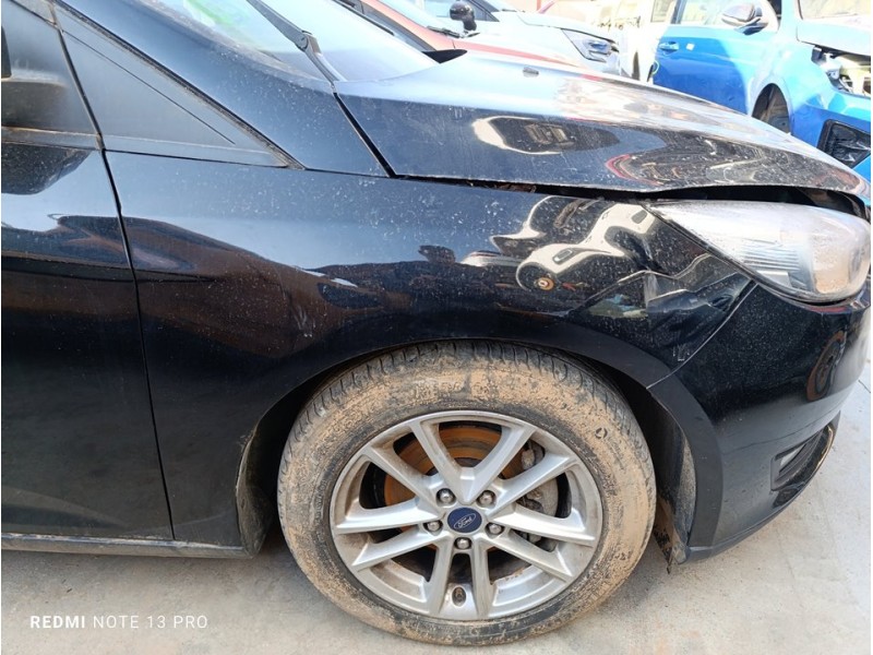 Recambio de aleta delantera derecha para ford focus lim. trend referencia OEM IAM 2171302  