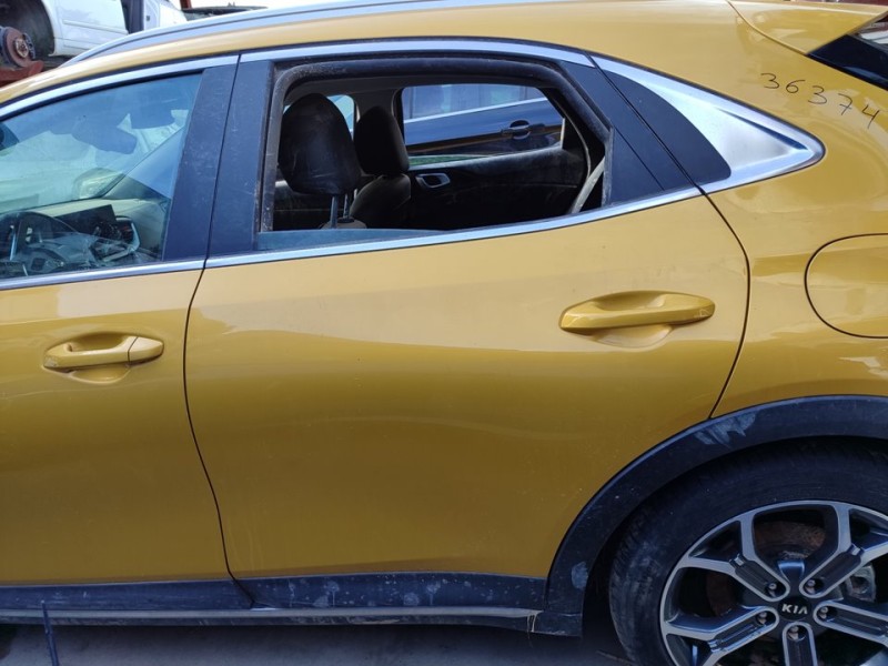 Recambio de puerta trasera izquierda para kia xceed drive referencia OEM IAM 77003J7800  