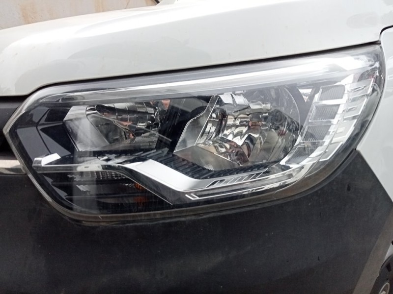 Recambio de faro izquierdo para renault express basis referencia OEM IAM 260605755R  