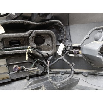 Recambio de paragolpes delantero para volvo xc 40 core 2wd referencia OEM IAM 40005169  