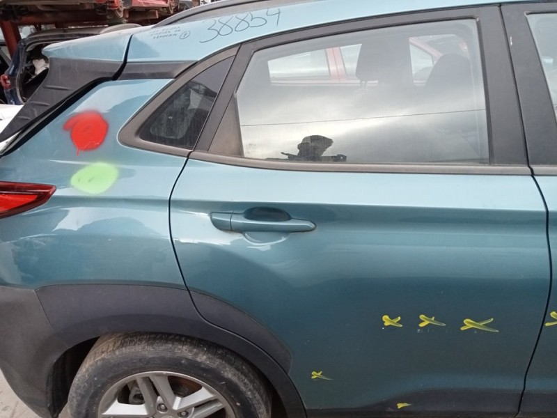 Recambio de puerta trasera derecha para hyundai kona essence 2wd referencia OEM IAM 77004J9010  