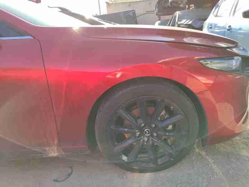 Recambio de aleta delantera derecha para mazda 3 berlina (bp) zenith-x bose referencia OEM IAM BDTS52110  