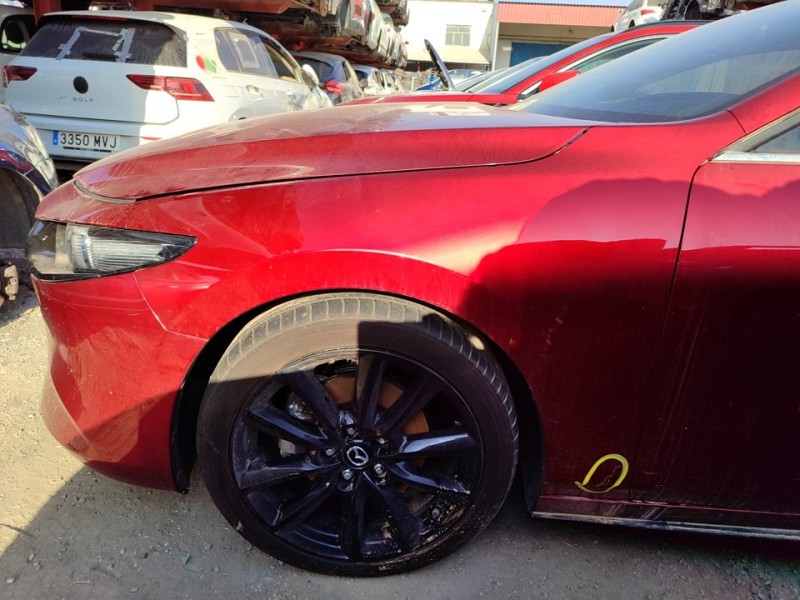 Recambio de aleta delantera izquierda para mazda 3 berlina (bp) zenith-x bose referencia OEM IAM BDTS52210  