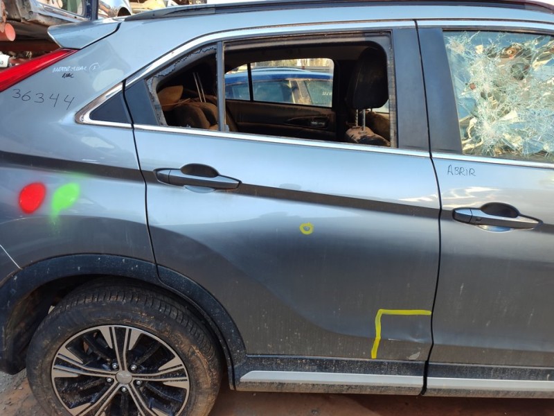 Recambio de puerta trasera derecha para mitsubishi eclipse cross spirit 2wd referencia OEM IAM 5730B606  