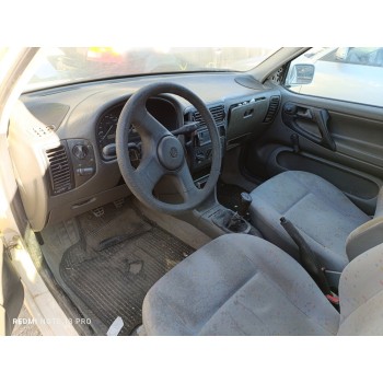 volkswagen polo berlina (6n1) del año 1996