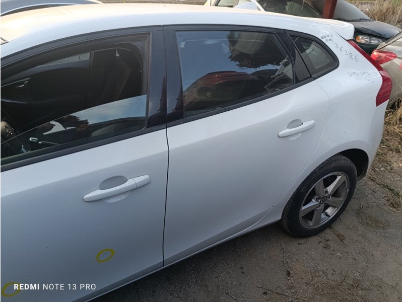 Recambio de puerta trasera izquierda para volvo v40 kinetic referencia OEM IAM 32321999  